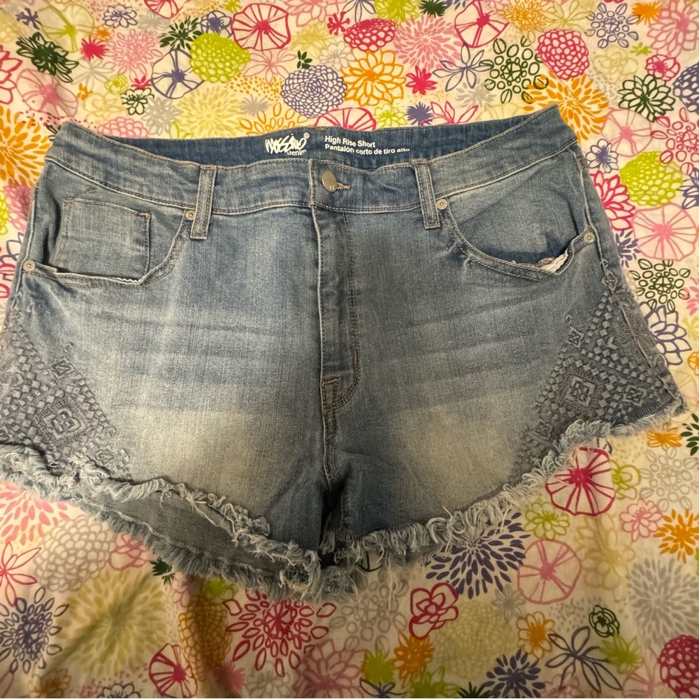Mossimo | high rise short with embroidery detailing | 18